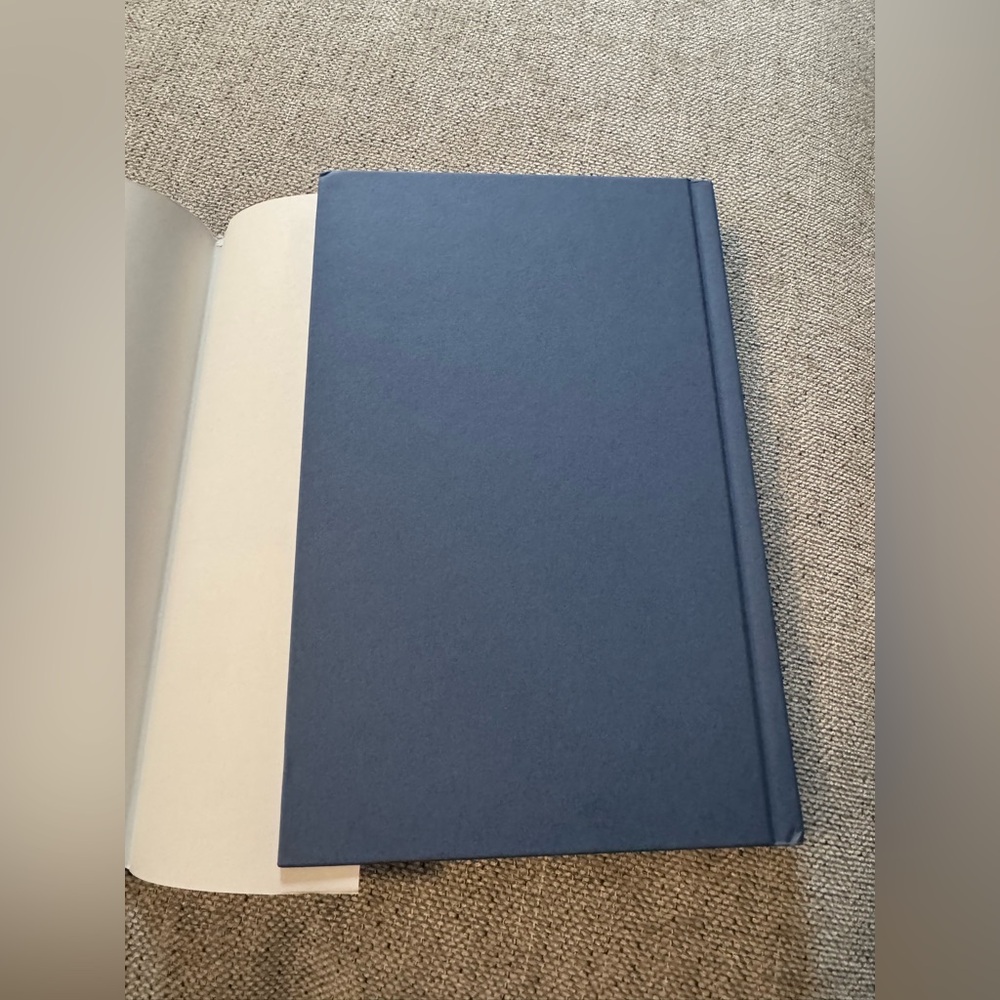 The Identicals by Elin Hilderbrand Hand Signed B&N Special Edition Hardcover - Picture 10 of 12